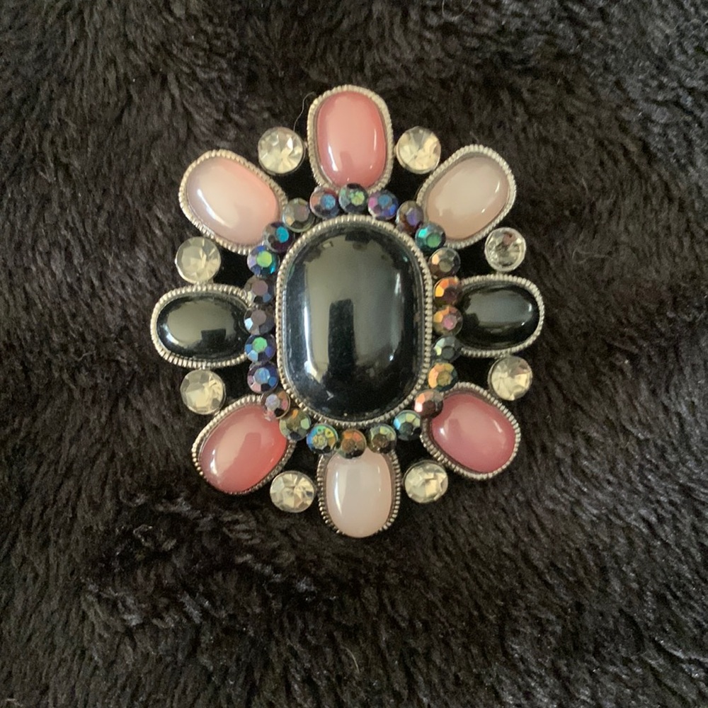 Brooch from the fifties with loop for wearing as a necklace.